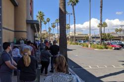 开云官网-EG碾压CLG，Uzi开启传奇时刻入围赛3:2（洛杉矶）