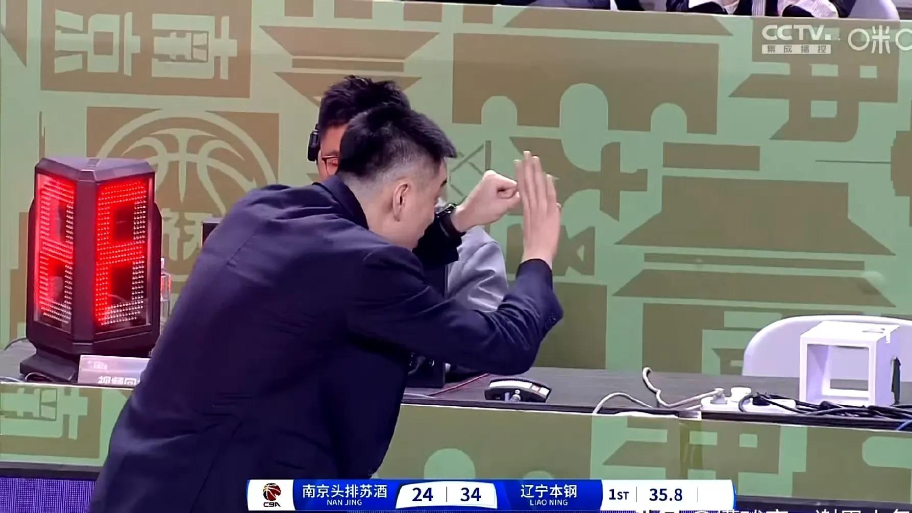包含精心策划的欧预赛比赛即将首秀，球迷纷纷激动的词条