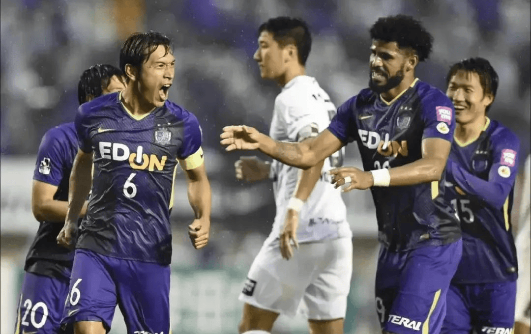 浦和红钻对阵广岛三箭，日本球团的争霸赛的简单介绍