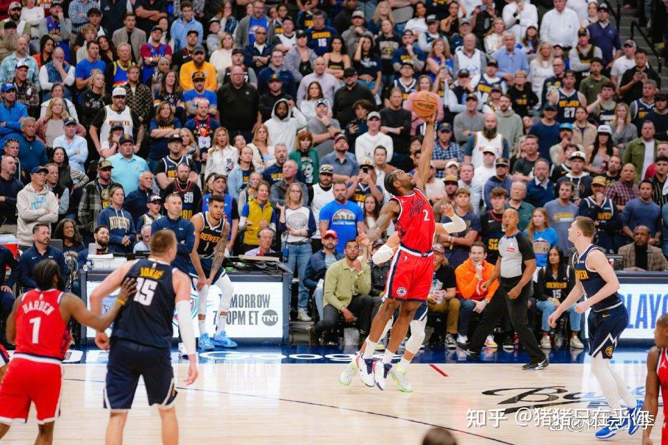 快船战胜凯尔特人,莱昂纳德关键时刻挺身而出 快船战胜凯尔特人,莱昂纳德关键时刻挺身而出