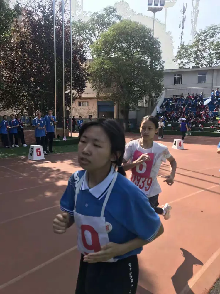 队员们拼尽全力，无悔拼搏的赛后反思