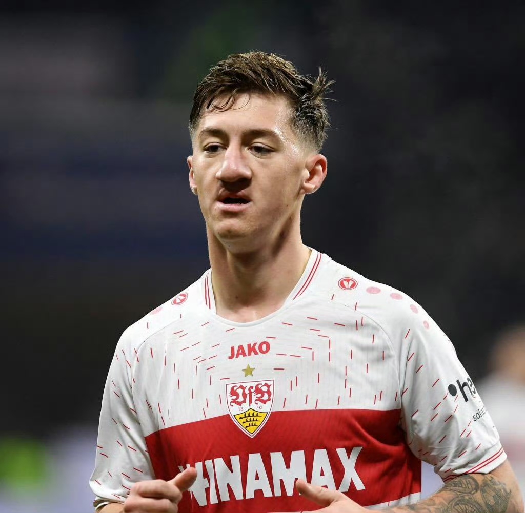 斯图加特客场挑战成功,豪取三分 斯图加特客场挑战成功,豪取三分