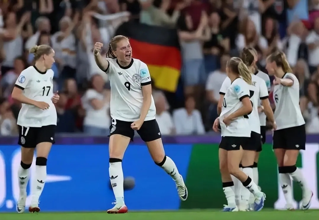 欧洲杯女足赛场上的悬念与热血