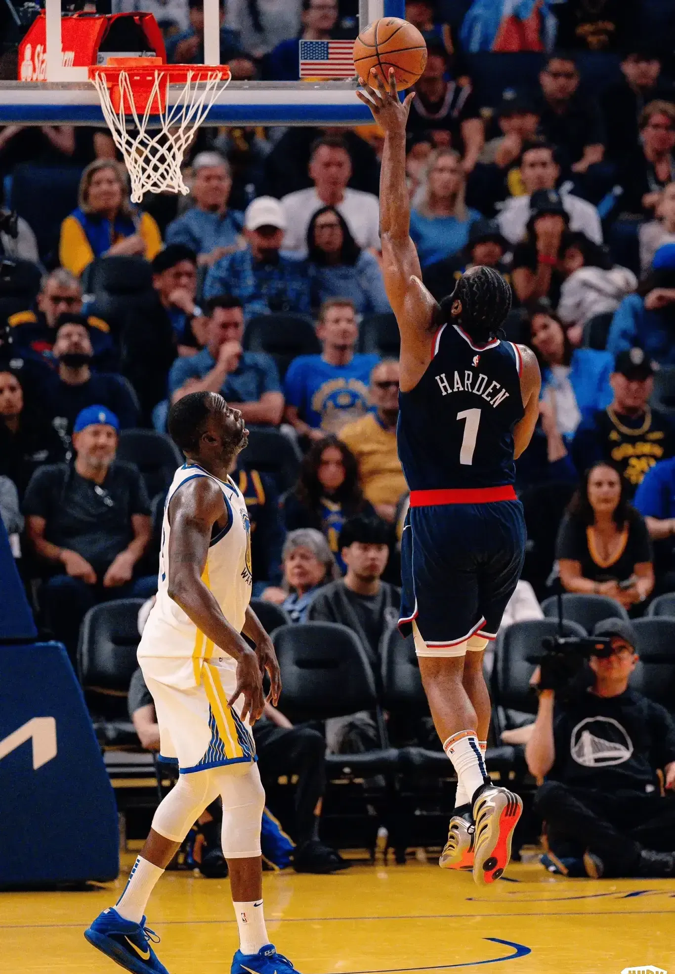 火箭力克尼克斯，哈登独得30分