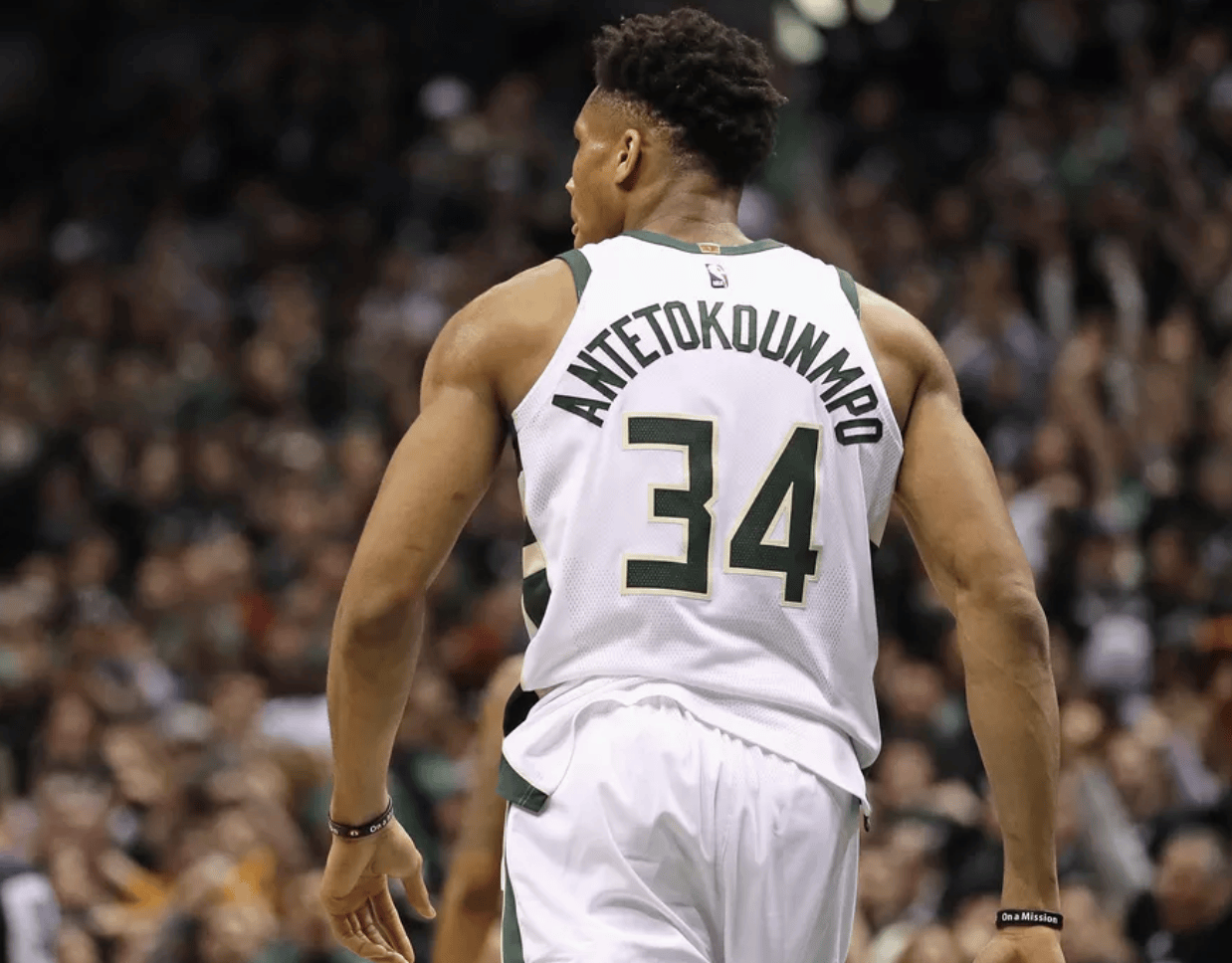 爵士逆转雄鹿，波尔津吉斯爆发神勇的简单介绍