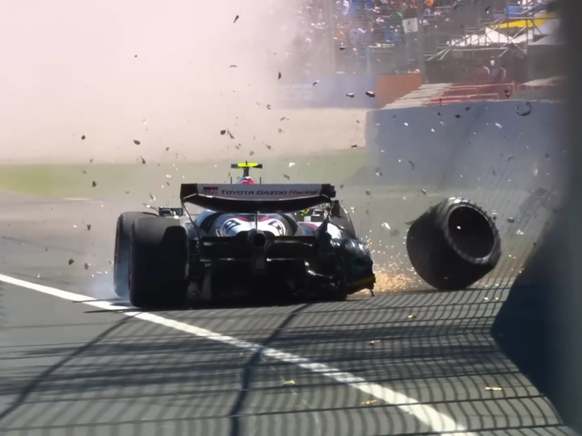 赛车场外新闻不断,话题热度爆表 赛车场外新闻不断,话题热度爆表