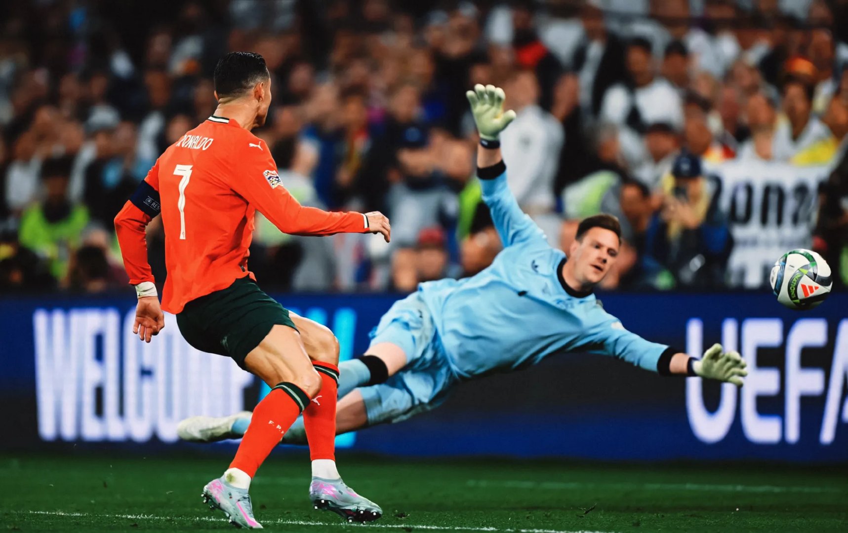 包含波兰翻盘葡萄牙,梅西关键制胜的词条 包含波兰翻盘葡萄牙,梅西关键制胜的词条