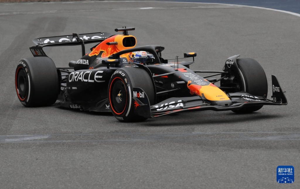 红牛车队力克红牛二队,拉塞尔统治全场 红牛车队力克红牛二队,拉塞尔统治全场