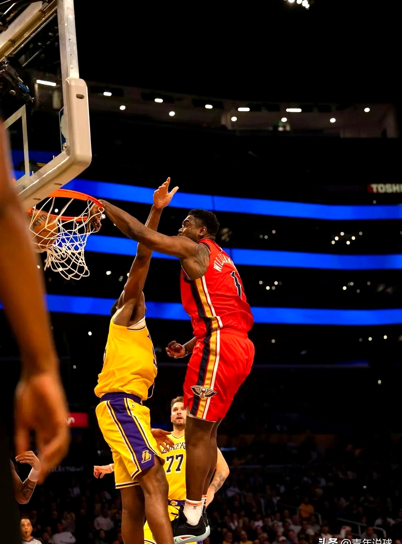 鹈鹕绝杀太阳，麦科勒姆带队取胜