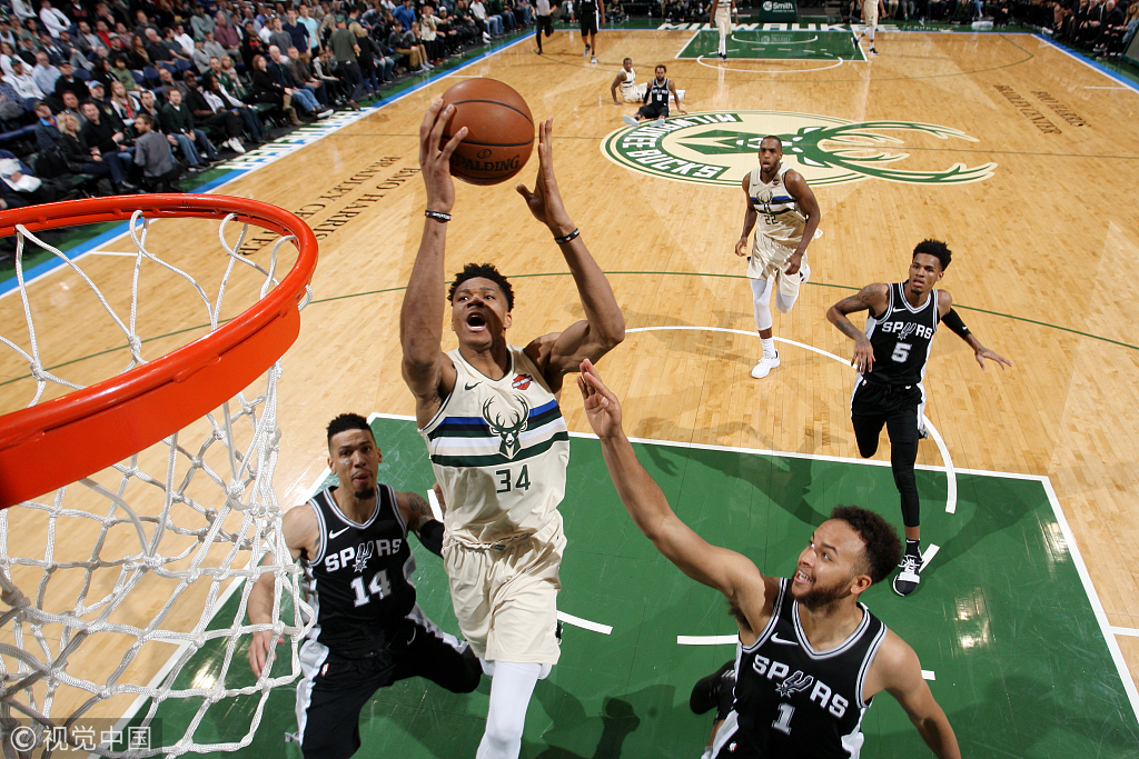 雄鹿轻取马刺,麦科勒姆带队取胜 雄鹿轻取马刺,麦科勒姆带队取胜